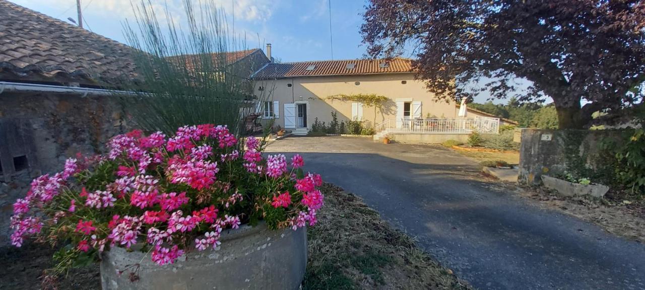 Bed and Breakfast La Mesange Bleue Ecuras Экстерьер фото