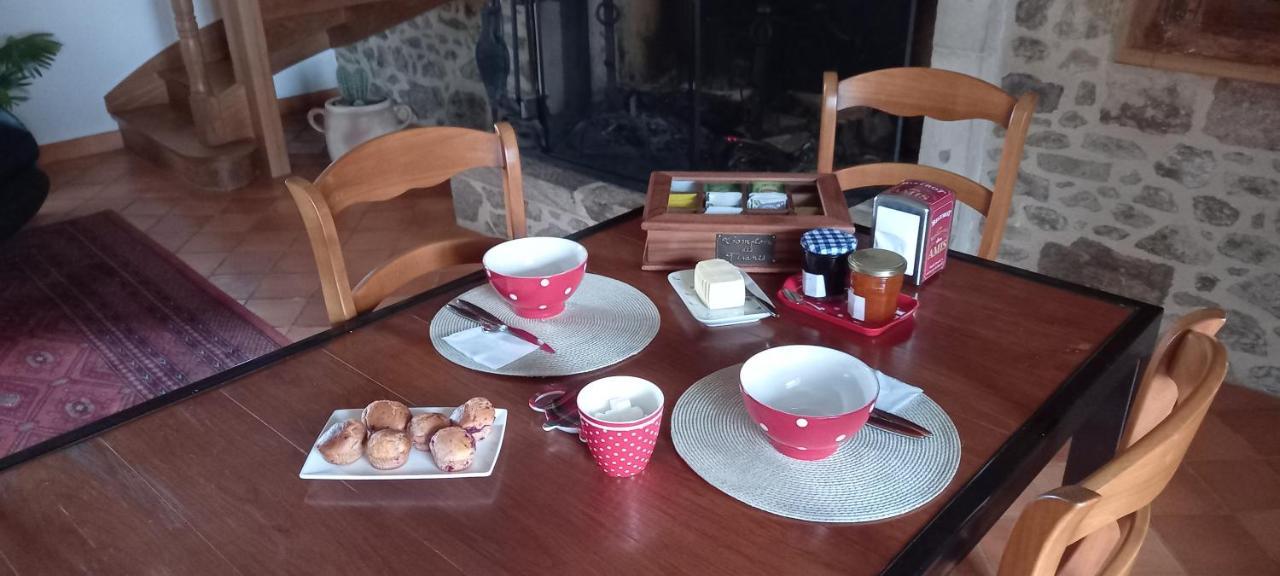 Bed and Breakfast La Mesange Bleue Ecuras Экстерьер фото