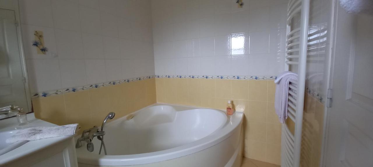 Bed and Breakfast La Mesange Bleue Ecuras Экстерьер фото
